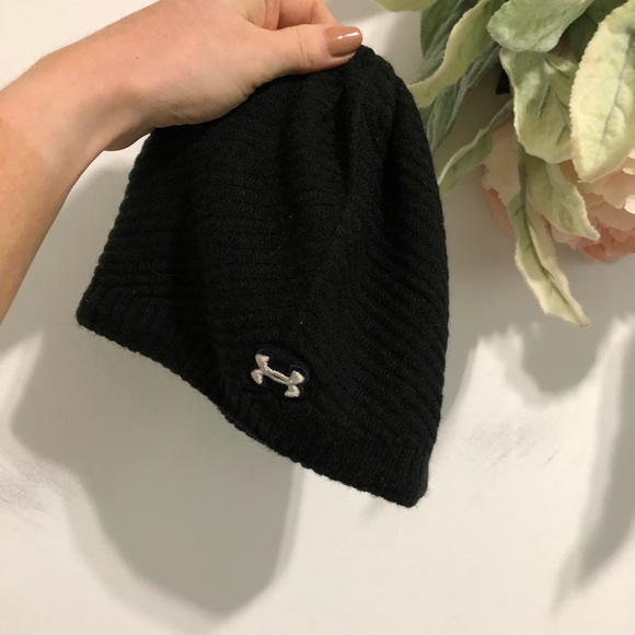 Black Under Armour hat - Picture 2 of 7